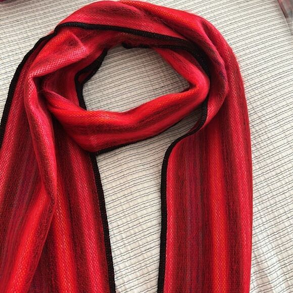 Beautiful alpaca scarf from Ecuador so soft and warm! - Picture 3 of 11